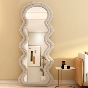 Wavy mirror
