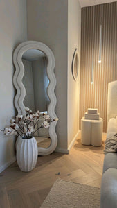 Wavy mirror