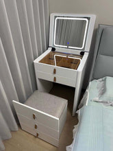 Load image into Gallery viewer, Portable vanity table with lights
