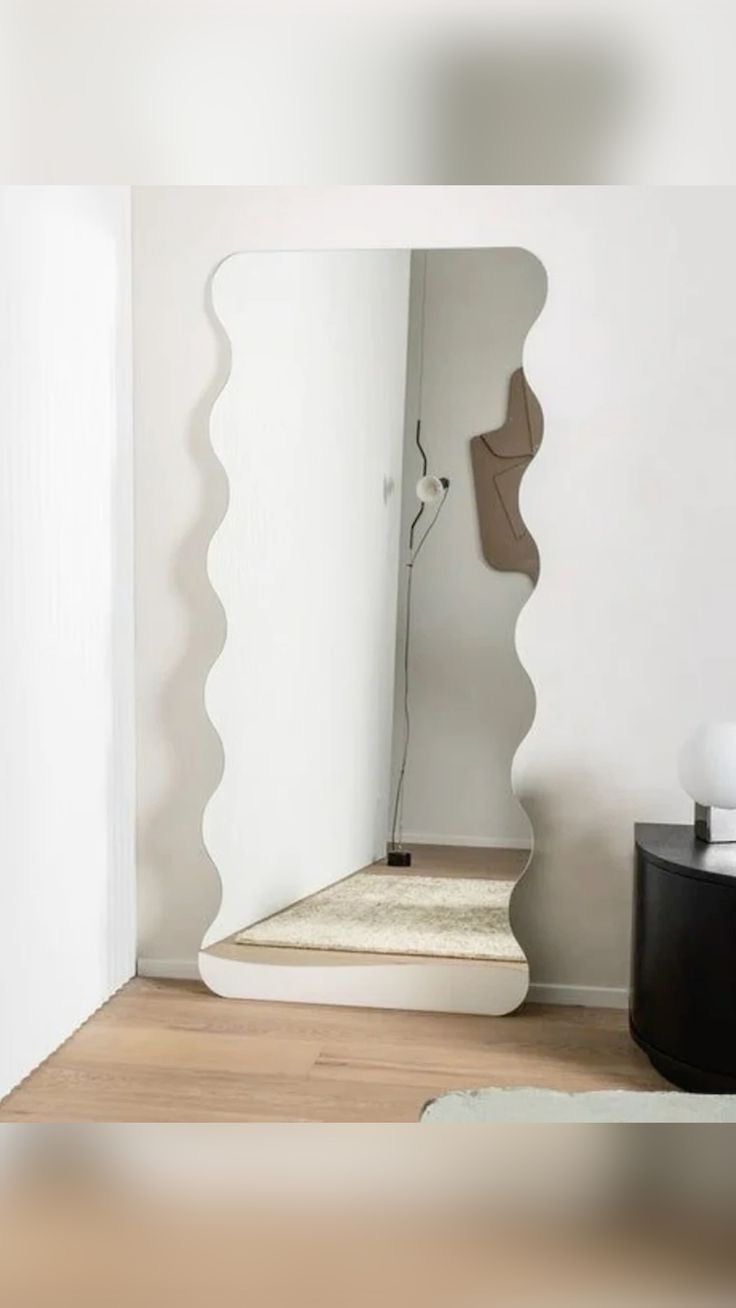 Frameless wavy mirror