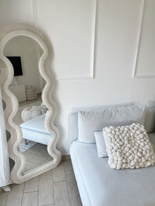 Wavy mirror