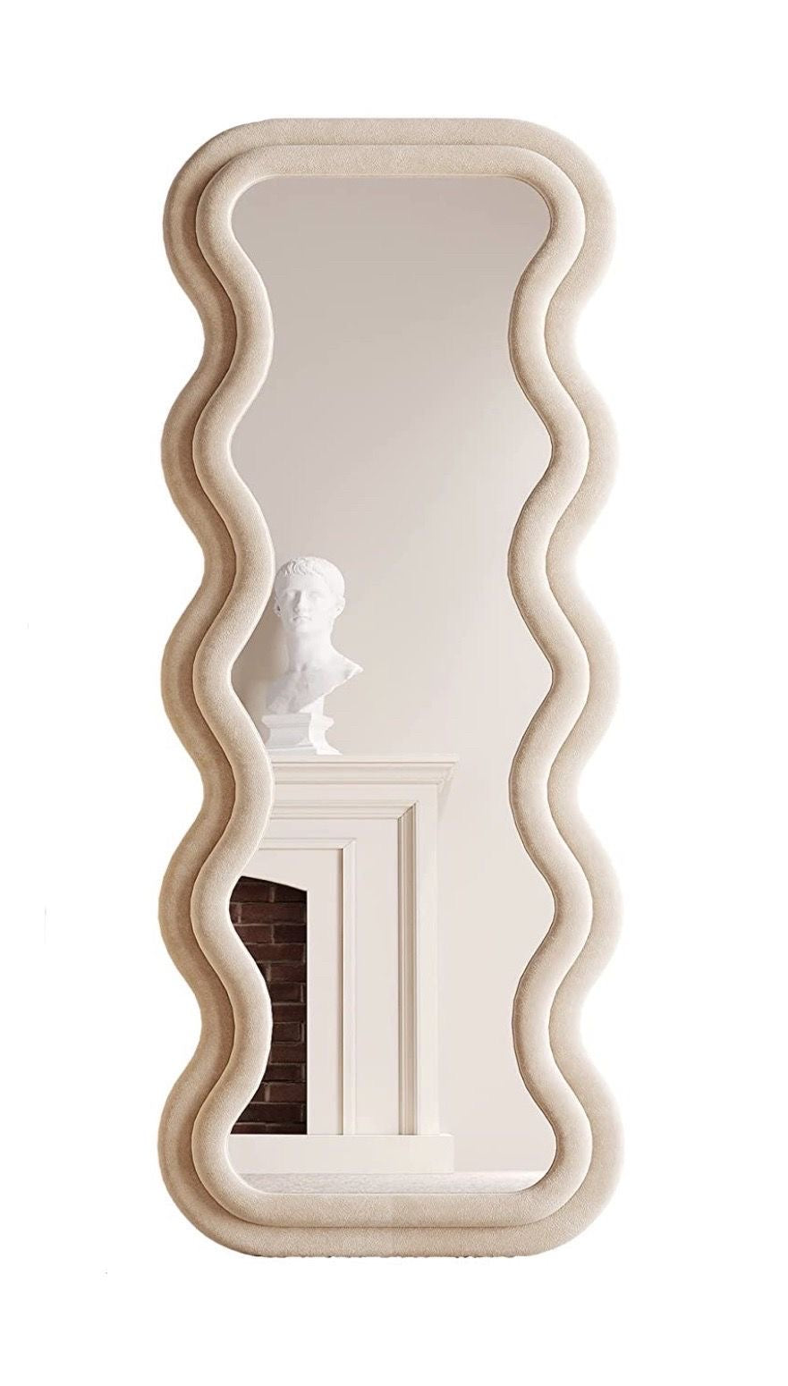 Wavy mirror