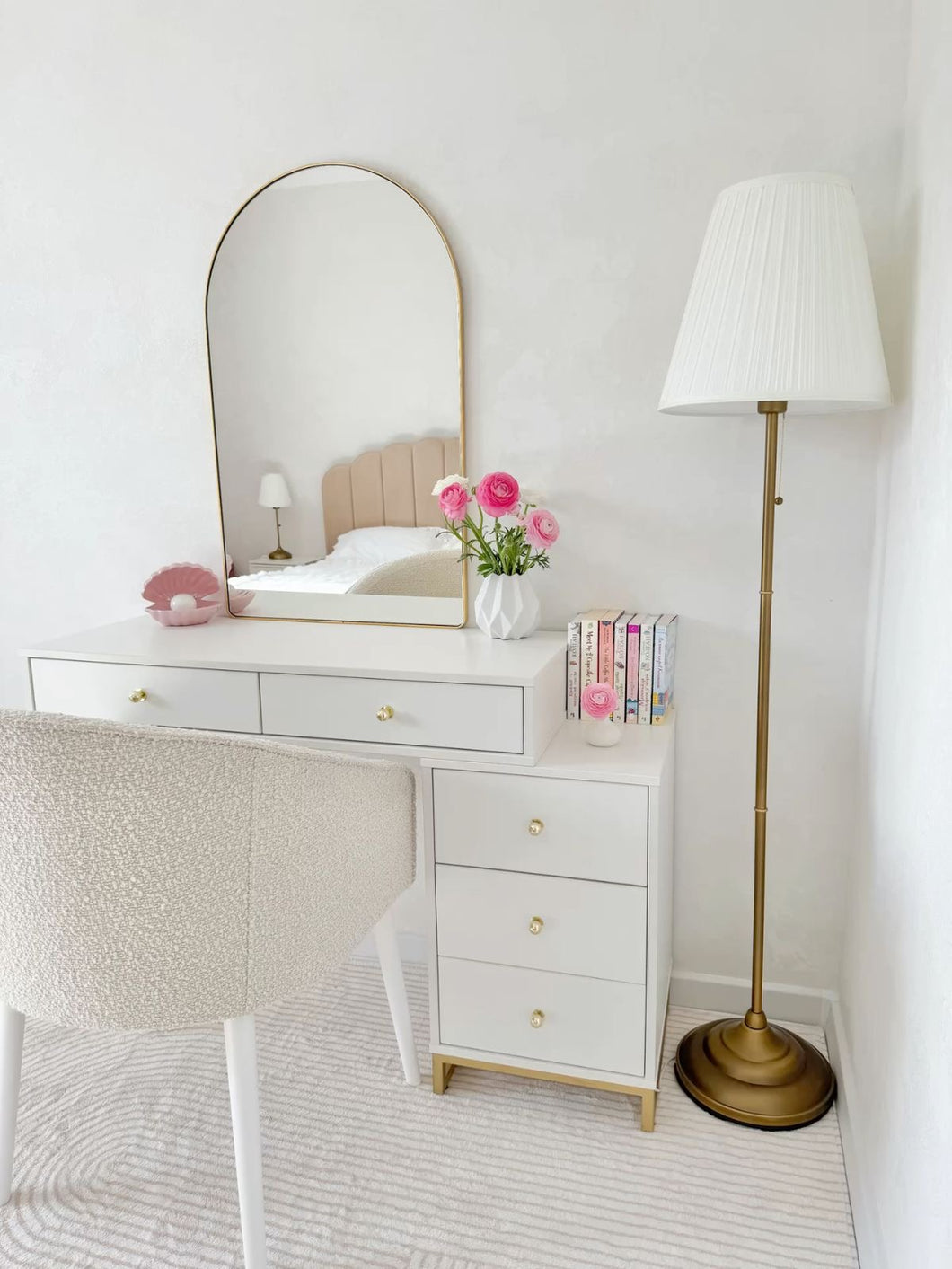 Modern 5 drawers dressing table and mirror