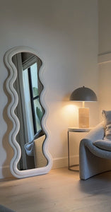Wavy mirror