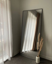 Load image into Gallery viewer, Elegant square mirror
