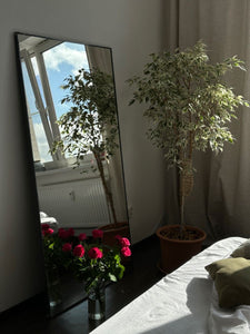 Elegant square mirror