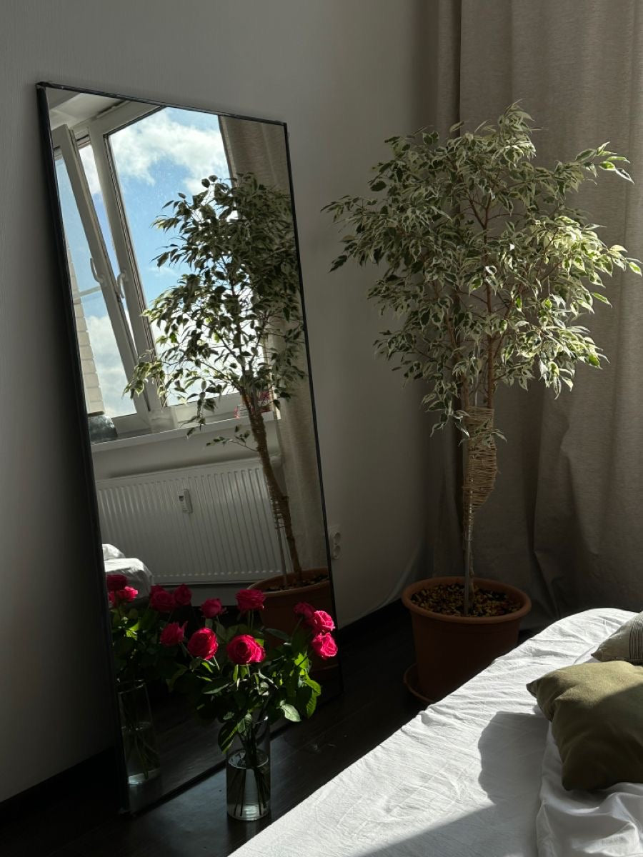 Elegant square mirror